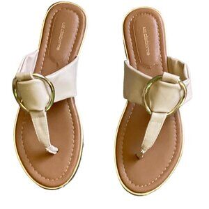 Liz Claiborne Cabella Flats Sandals Wide T-Strap/Thong Light 7 Beige/Nude 146L
